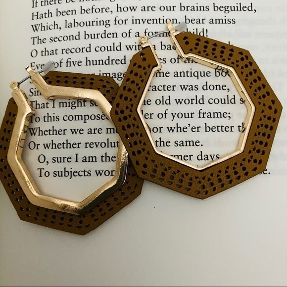 Laser cut leather geometric & gold hoops nwt - Picture 3 of 3